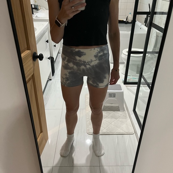 Balance Athletica Cloud Tie Die Shorts Size Small - Picture 2 of 4